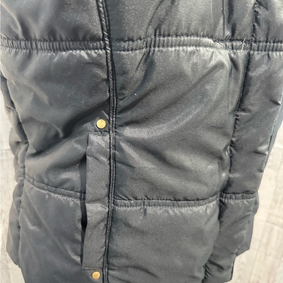 NEW YORK & CO. Black vest removable fur lined hood. Size Medium - Picture 6 of 13